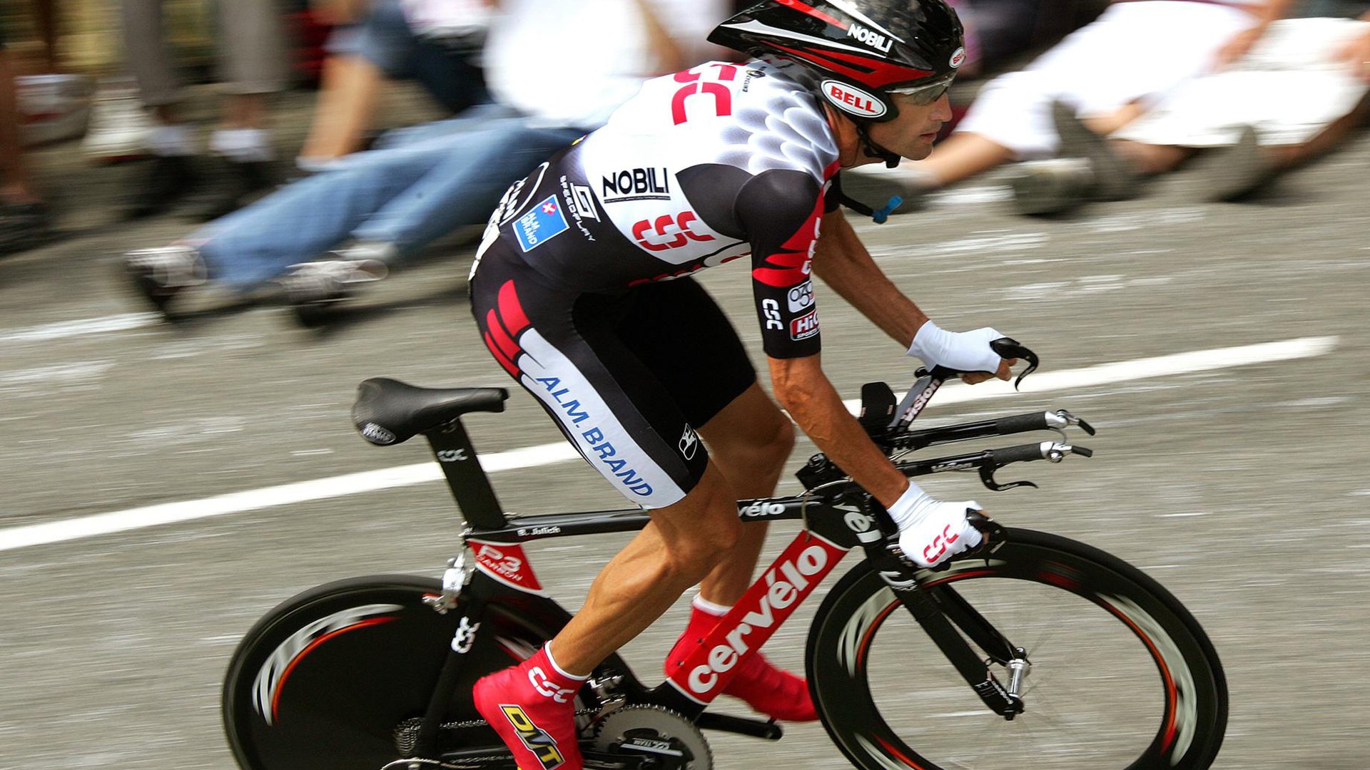 红牛二队轻取雷诺车队，拉塞尔扛起全队，一场团队韧性与个人英雄主义的完美交响