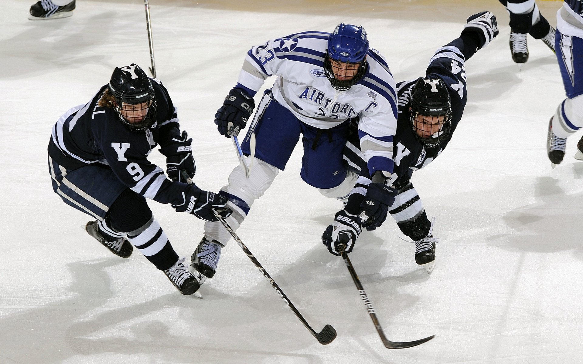 迈凯伦碾压威廉姆斯，皮亚斯特里关键制胜，新生代车手的崛起与车队策略的胜利
