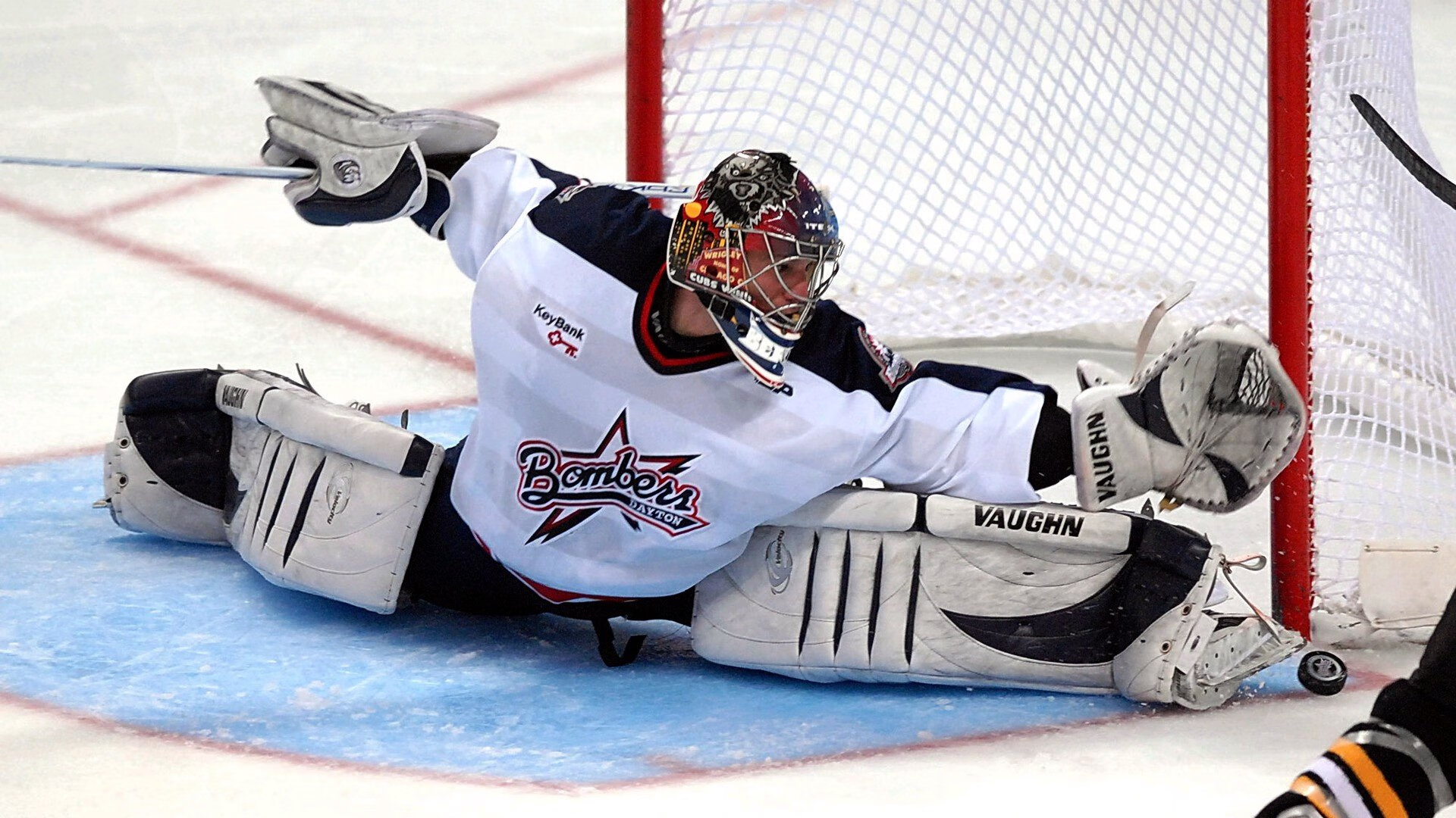 开云体育官网-赛道上的历史性时刻，威廉姆斯险胜哈斯，维斯塔潘再破纪录