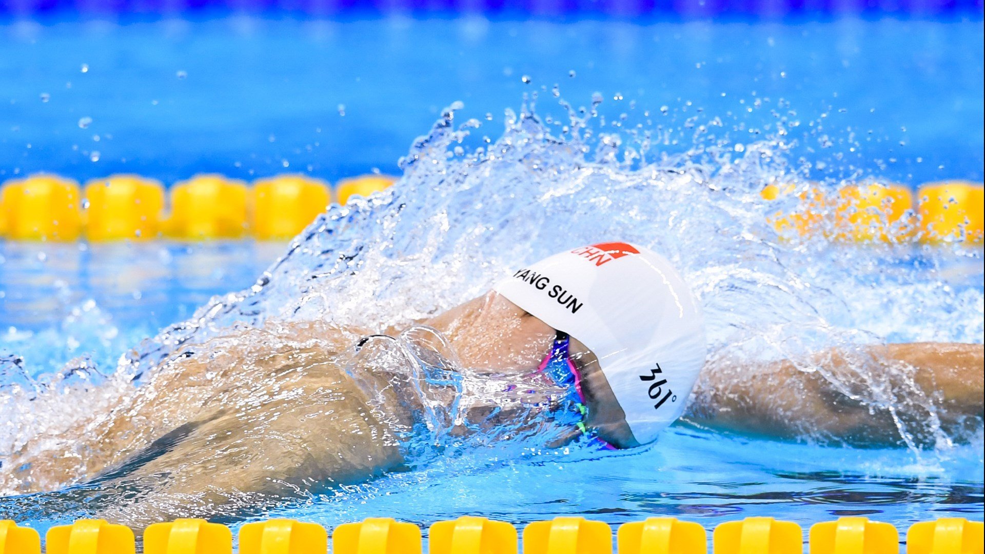 赛道上的唯一性，塞恩斯统治全场，哈斯车队轻取红牛二队